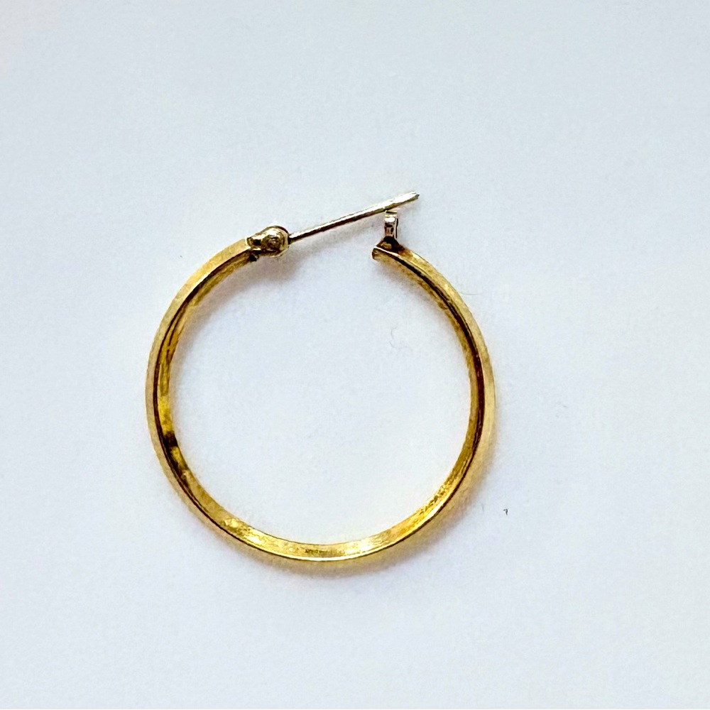 Single 14k Gold hoop Earring